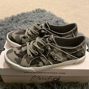 Ladies cameo shoe by Blowfish